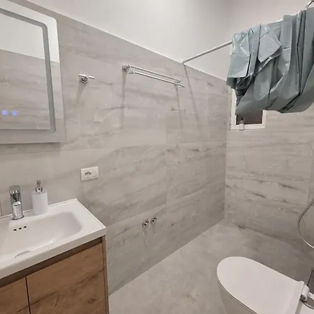10 - Central, Access * Himare
